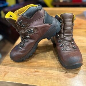 Wolverine ICS boot size 9 1/2 in GUC